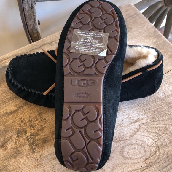 SOLD—UGG Australia Dakota Moccasin Slippers NEW - Picture 8 of 8